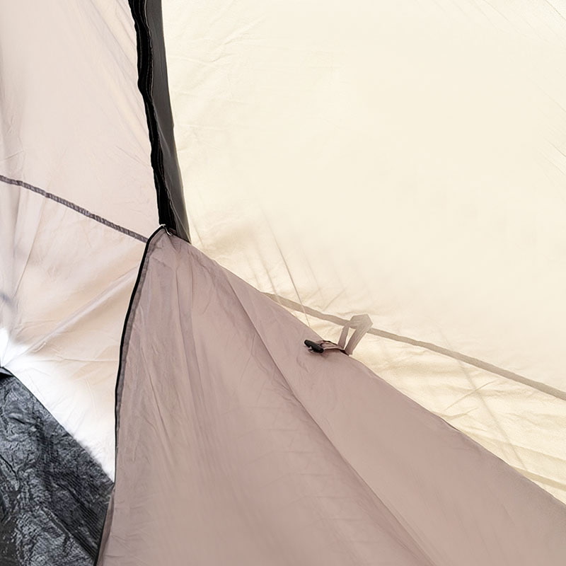 আউটডোর ক্যাম্পিং ডাবল-লেয়ার তাঁবু যা একটি যানবাহনের পিছনে সংযোগ করে