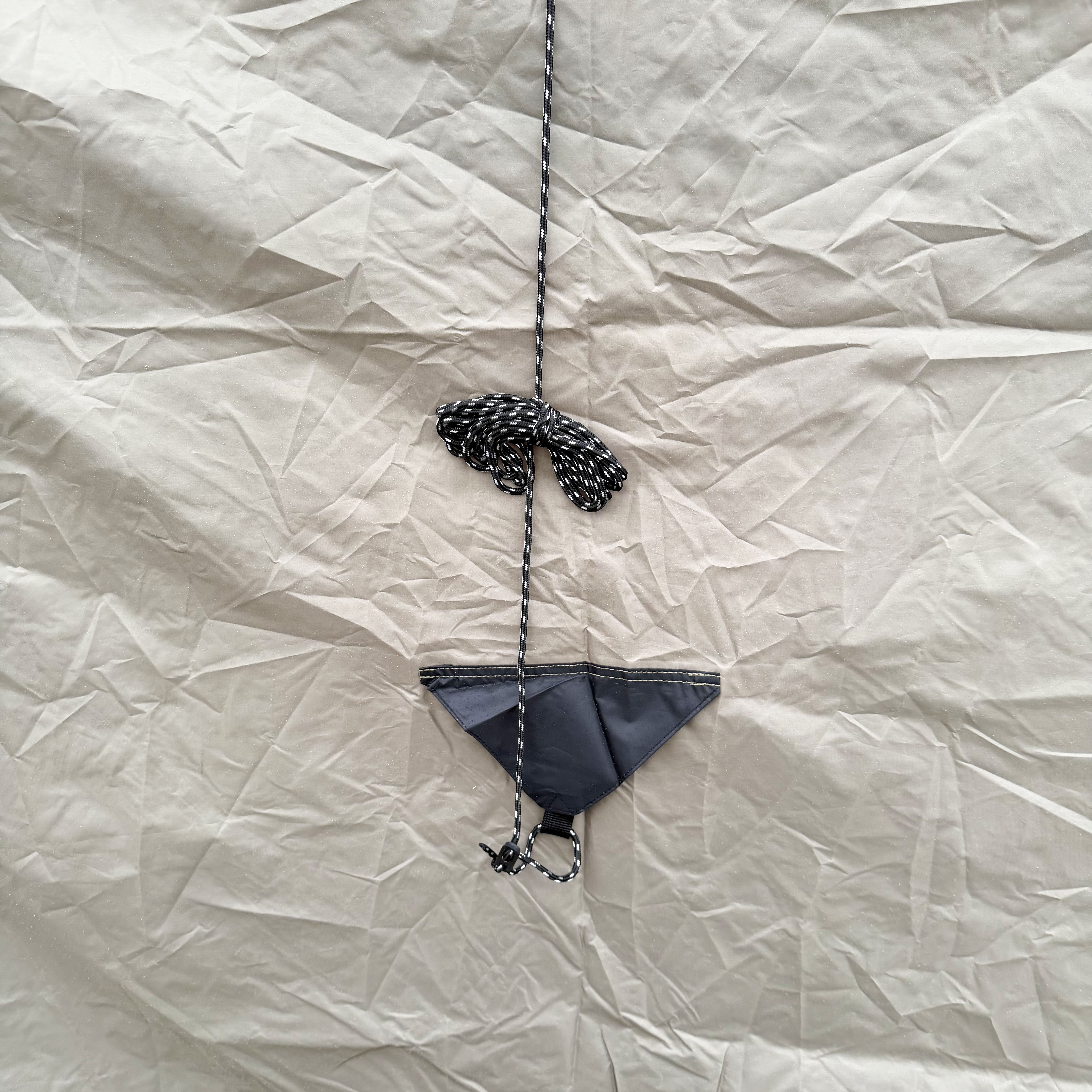 আউটডোর ক্যাম্পিং ডাবল-লেয়ার তাঁবু যা একটি যানবাহনের পিছনে সংযোগ করে