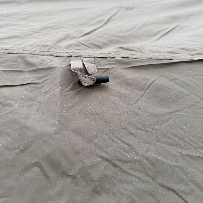 আউটডোর ক্যাম্পিং ডাবল-লেয়ার তাঁবু যা একটি যানবাহনের পিছনে সংযোগ করে